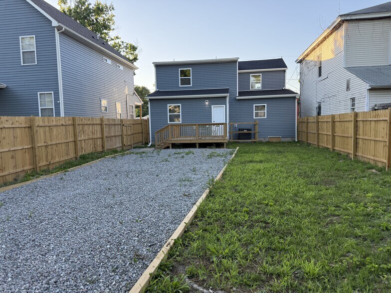 Building Photo - 1136 Farmer St