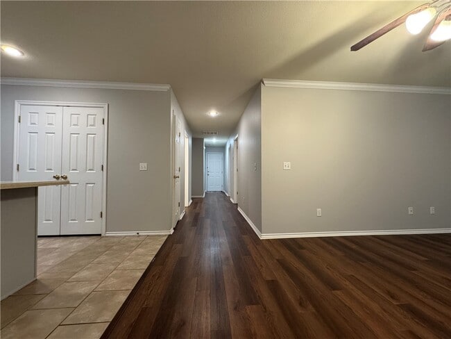 Building Photo - 1582 Willowbrook Dr