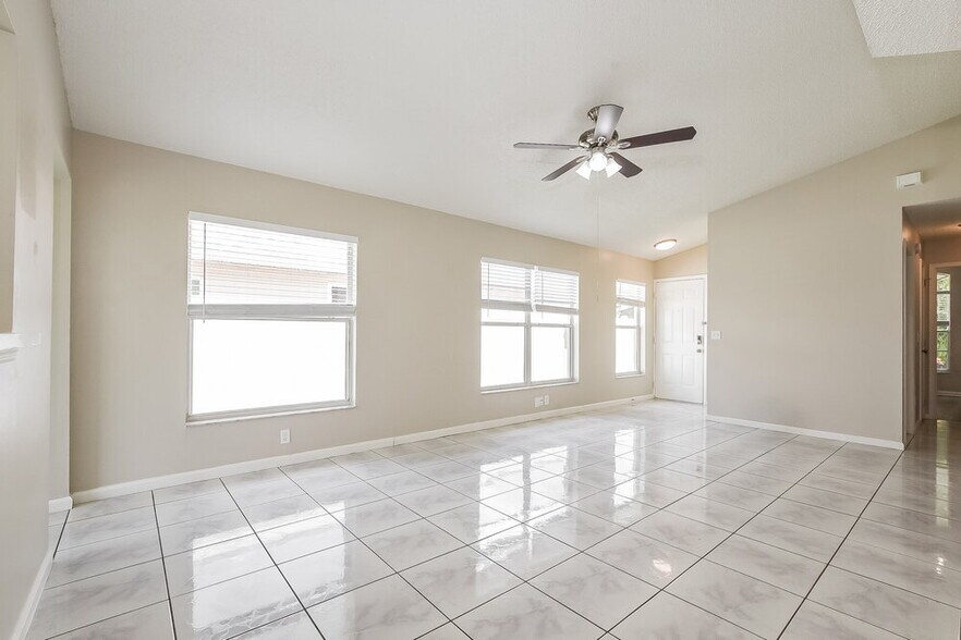 Building Photo - 9710 Red Clover Ave