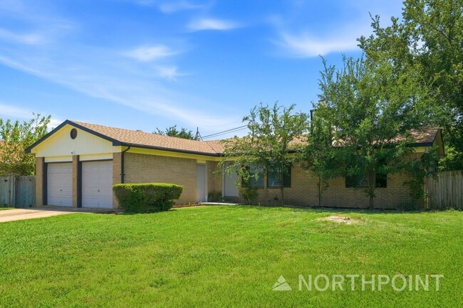 Building Photo - 3 BR/2BA | Updated Single Family Home | 2-Car Garage Parking | Fenced backyard!