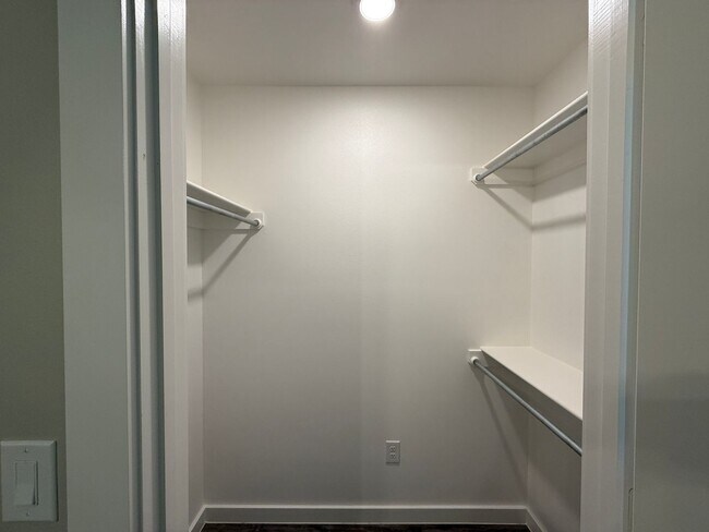 Building Photo - 509 E 21st St