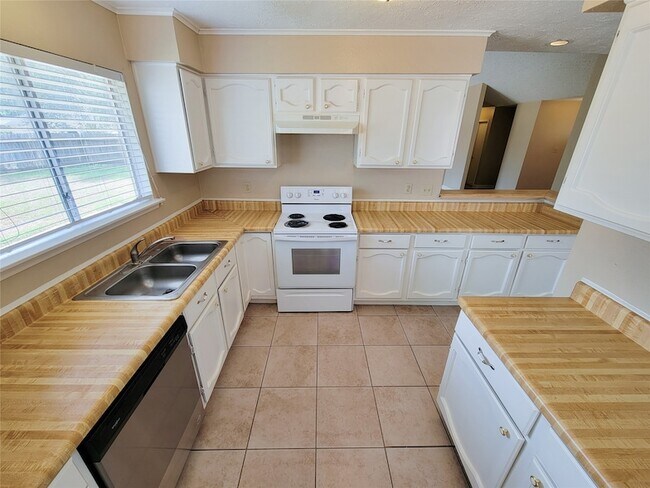 Building Photo - 3415 Wingdale Ct