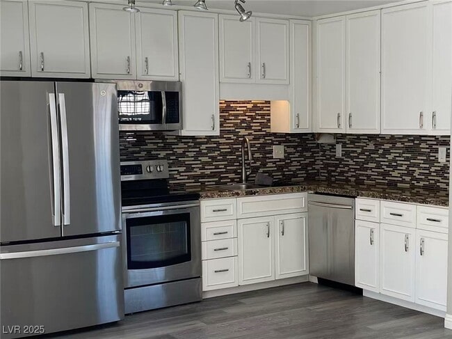 Building Photo - 612 Tam O Shanter