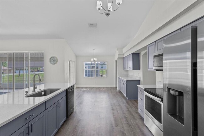 Building Photo - 11490 SW 46th Ave