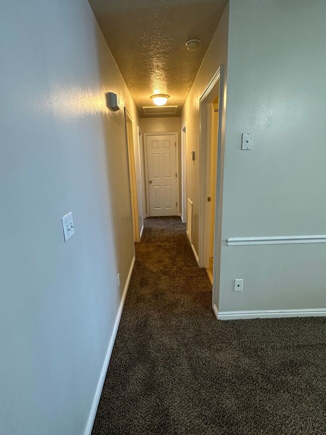 Building Photo - BRENTWOOD CONDO 2 Bed 1 Bath with Optix in...