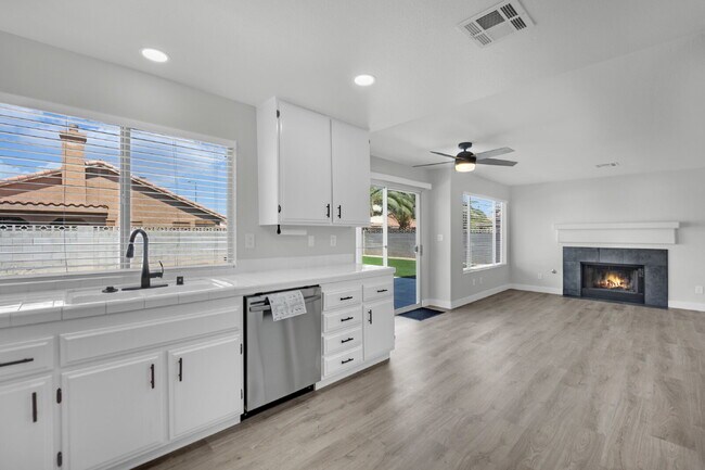 Building Photo - Step into this charming 3-bedroom, 3-bathroom home that has so much to offer!