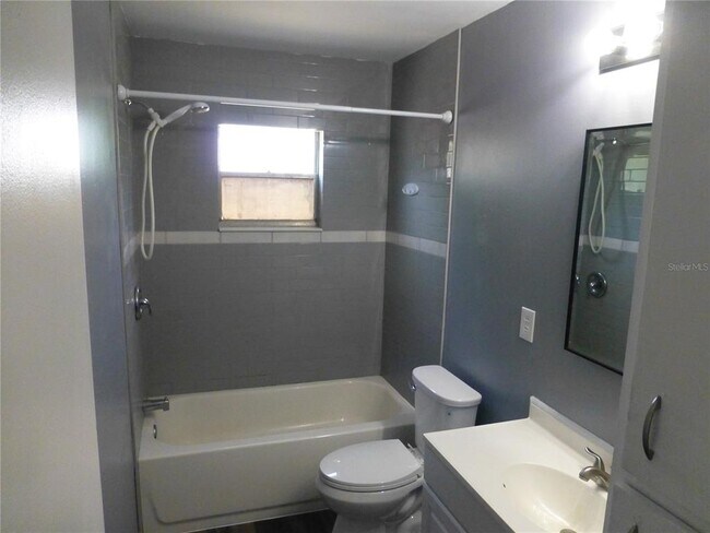 Building Photo - 197 Highland Rd