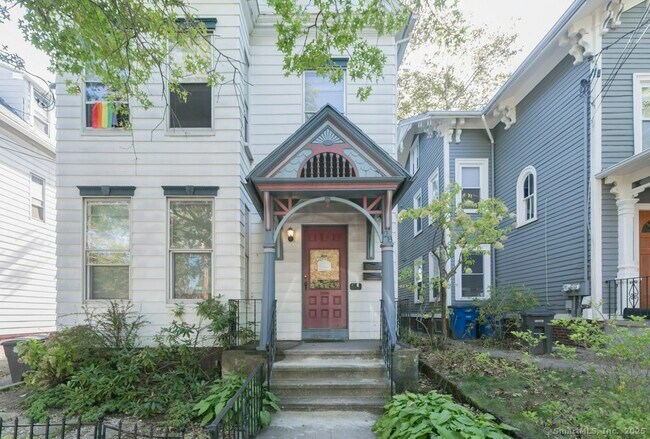 Building Photo - 28 Edwards St