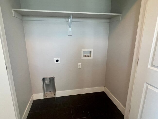 Building Photo - Beautiful Santorini Village Townhome Now A...