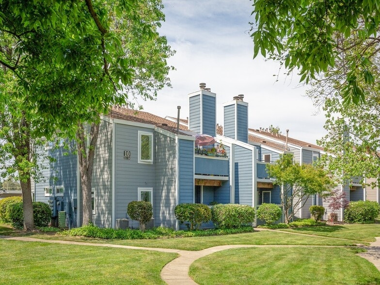 Primary Photo - Chesapeake Commons Apartments
