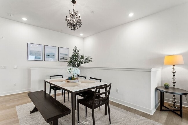 Building Photo - 3440 Doheny Way