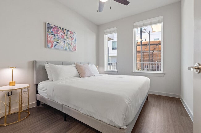 Building Photo - 5820 1/2 Cameron Rd