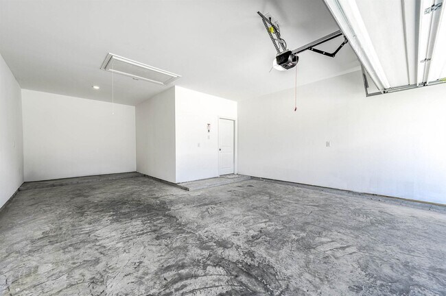 Building Photo - 453 Pace Bnd Ct