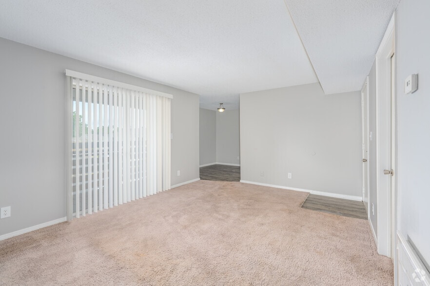 1BR, 1BA -750SF - Living Room - The Glenwood at Pinson