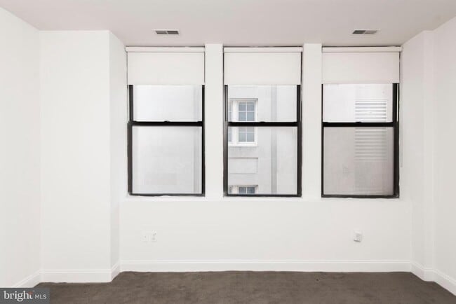 Building Photo - 220 S 16th St