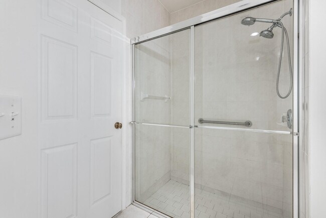 Building Photo - 12582 Shoreline Dr