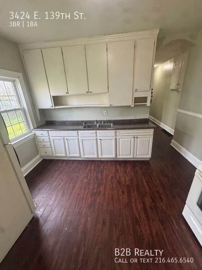 Building Photo - 3424 E 139th St