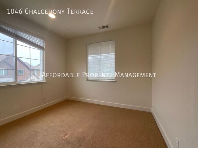 Building Photo - 1046 Chalcedony Terrace