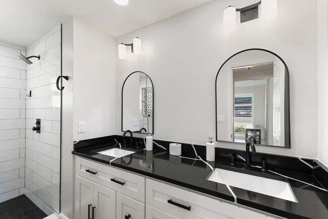 Building Photo - 685 N Barfield Dr