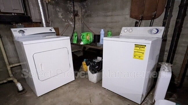 Building Photo - 1033 Edgewater Ave