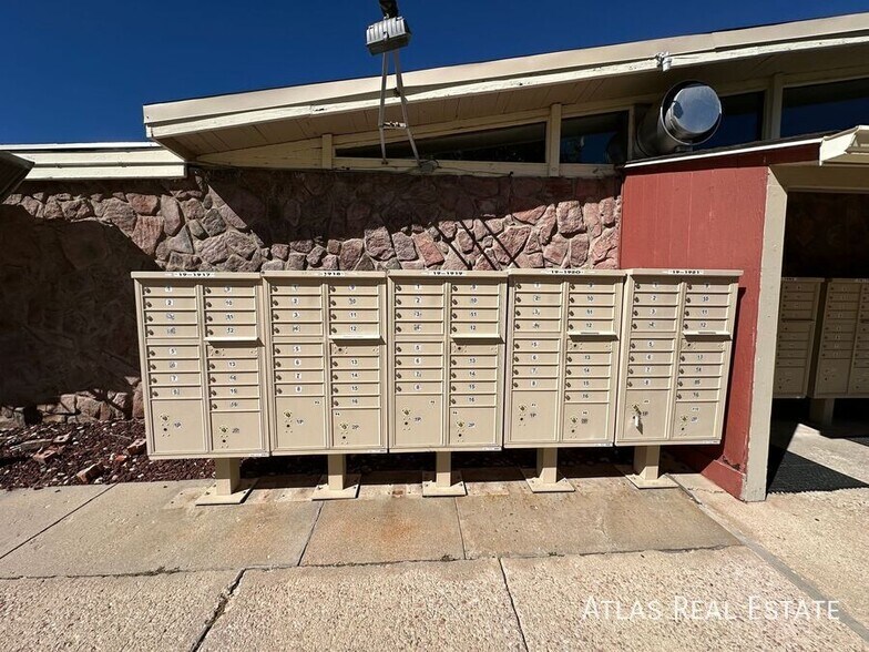 Building Photo - 218 W Rockrimmon Blvd