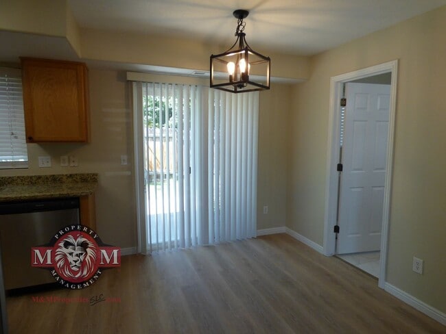 Building Photo - 2 Bd 1.5 Bath Duplex in Milcreek