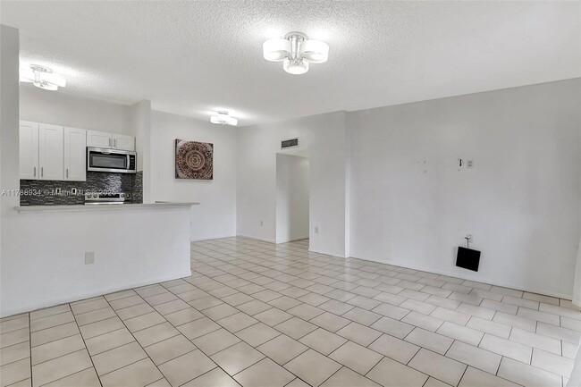Building Photo - 825 NE 199th St