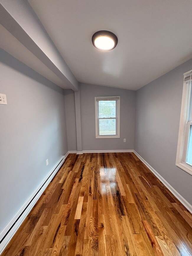 Building Photo - Beautiful, Newly Renovated 4 Bedroom 2 1/2...