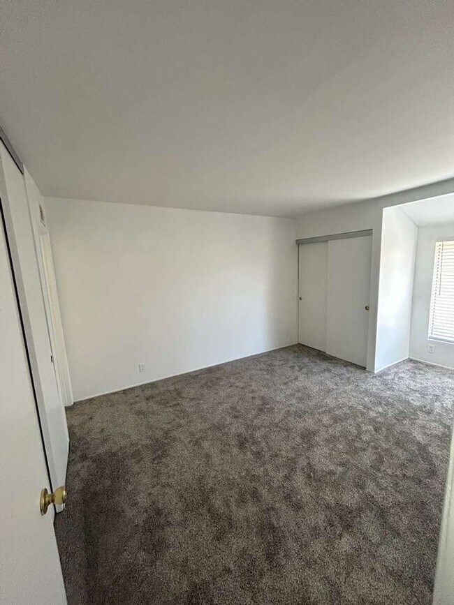 Building Photo - Spacious Renovated 3 bedroom/2 bath townhome in Paradise Hills! Move in Ready! $3,095