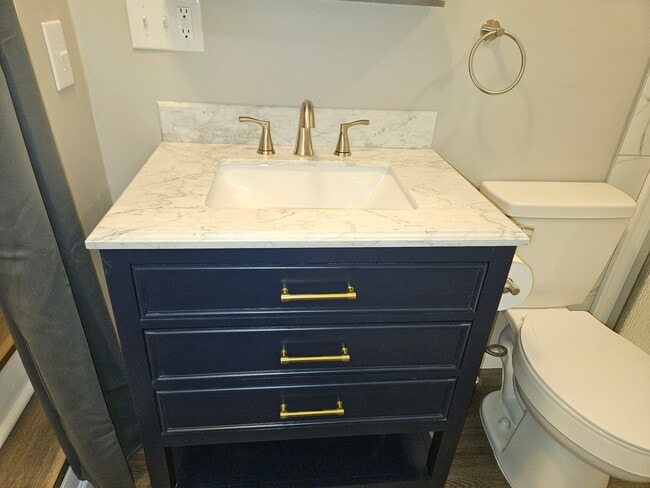 Building Photo - 720 Broad St