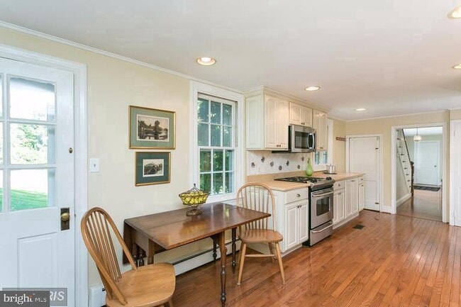 Building Photo - 1717 Circle Rd