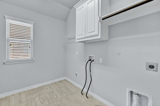 Building Photo - 16117 Gladewater Terrace