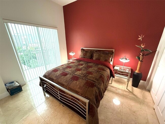 Building Photo - 3210 NE 5th St