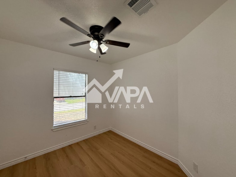 Building Photo - 4103 Sunrise Glade Dr