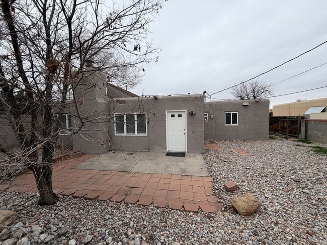 Building Photo - 3 Bedroom Single Story Home Available Near Constitution Ave NE & San Pedro Dr NE!