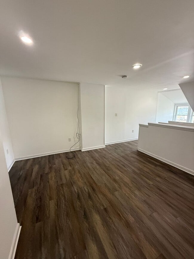 Building Photo - Duplex located on Belview Ave.