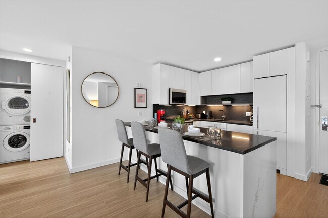 Building Photo - 68 W 37th St