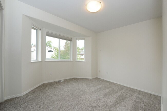 Building Photo - 264 Dailey Ave
