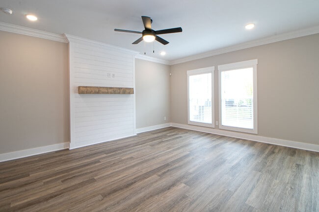 Building Photo - 166 Sango Dr