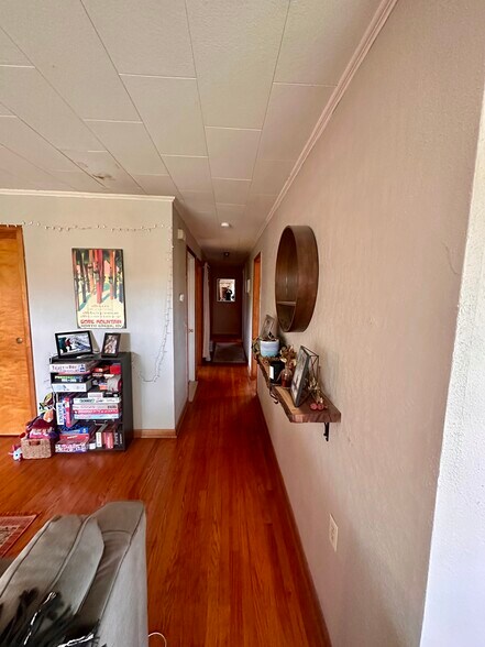 Building Photo - 131 Honness Ln
