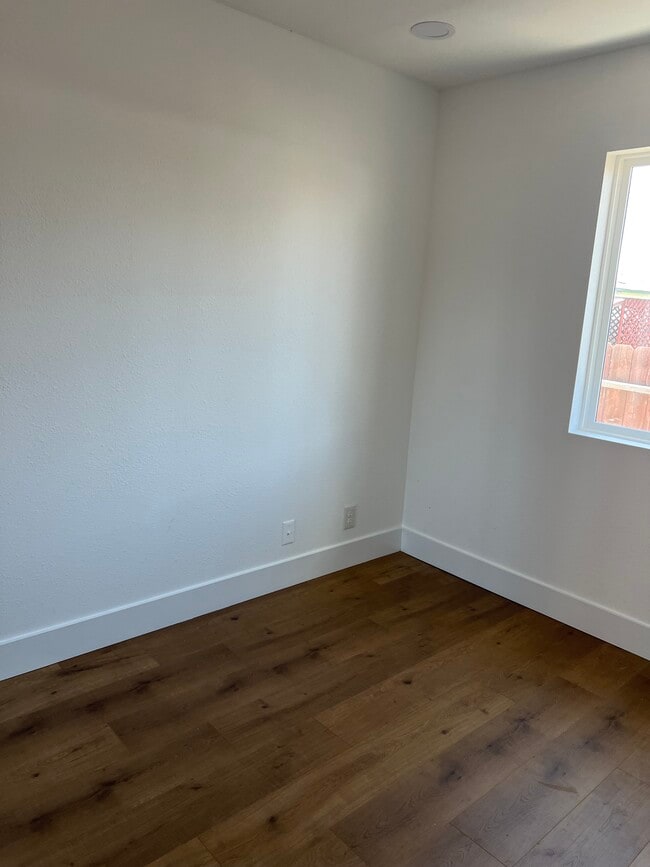 Building Photo - 1215 W L St