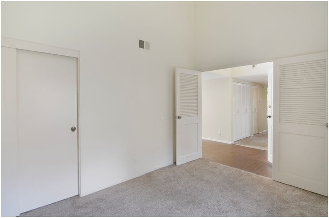 Building Photo - CHARMING SINGLE LEVEL HOME!