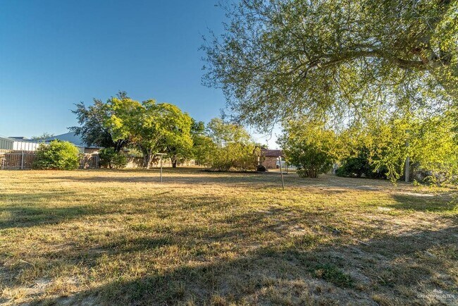 Building Photo - 17 Greenland Cir S