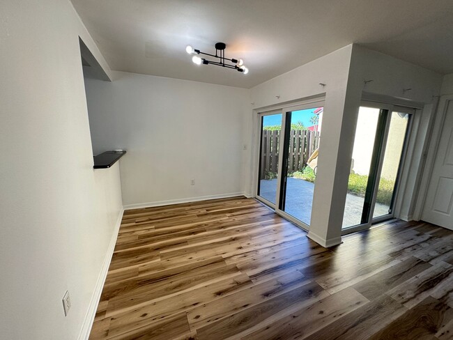 Building Photo - Cozy 2 Bedroom and 2 Bath Townhome in Kiss...