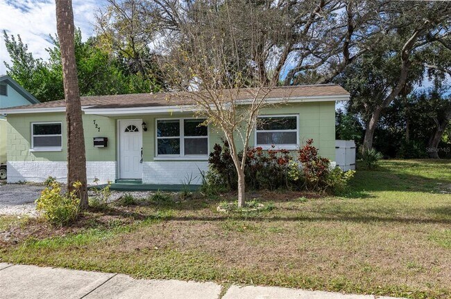 Building Photo - 727 14th St S