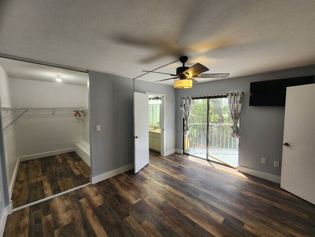 Building Photo - Charming Townhome in Cedar Dunes