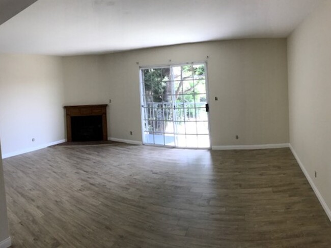 Interior Photo - 1211 Scott Road