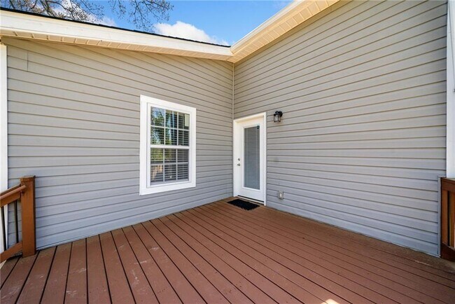Building Photo - 1947 Maywood Pl NW