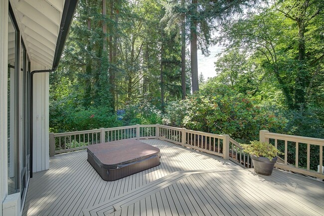 Building Photo - 5Bd/2.5Ba Kirkland Home