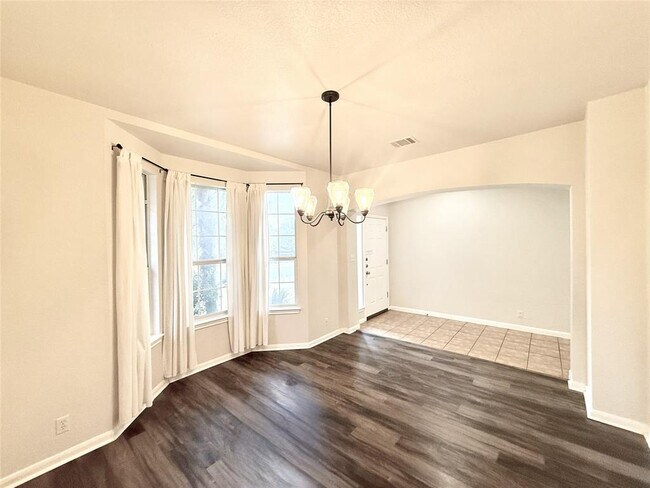 Building Photo - 5639 Taylorcrest Dr